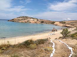 Schinoussa beach Cave Pori